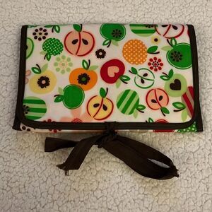 Thirty One apple folio